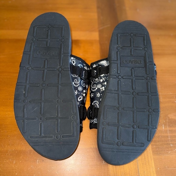 Draco Slides Bandana Mens 11/12 Black White Adjustable Strap Comfort Casual Luxe